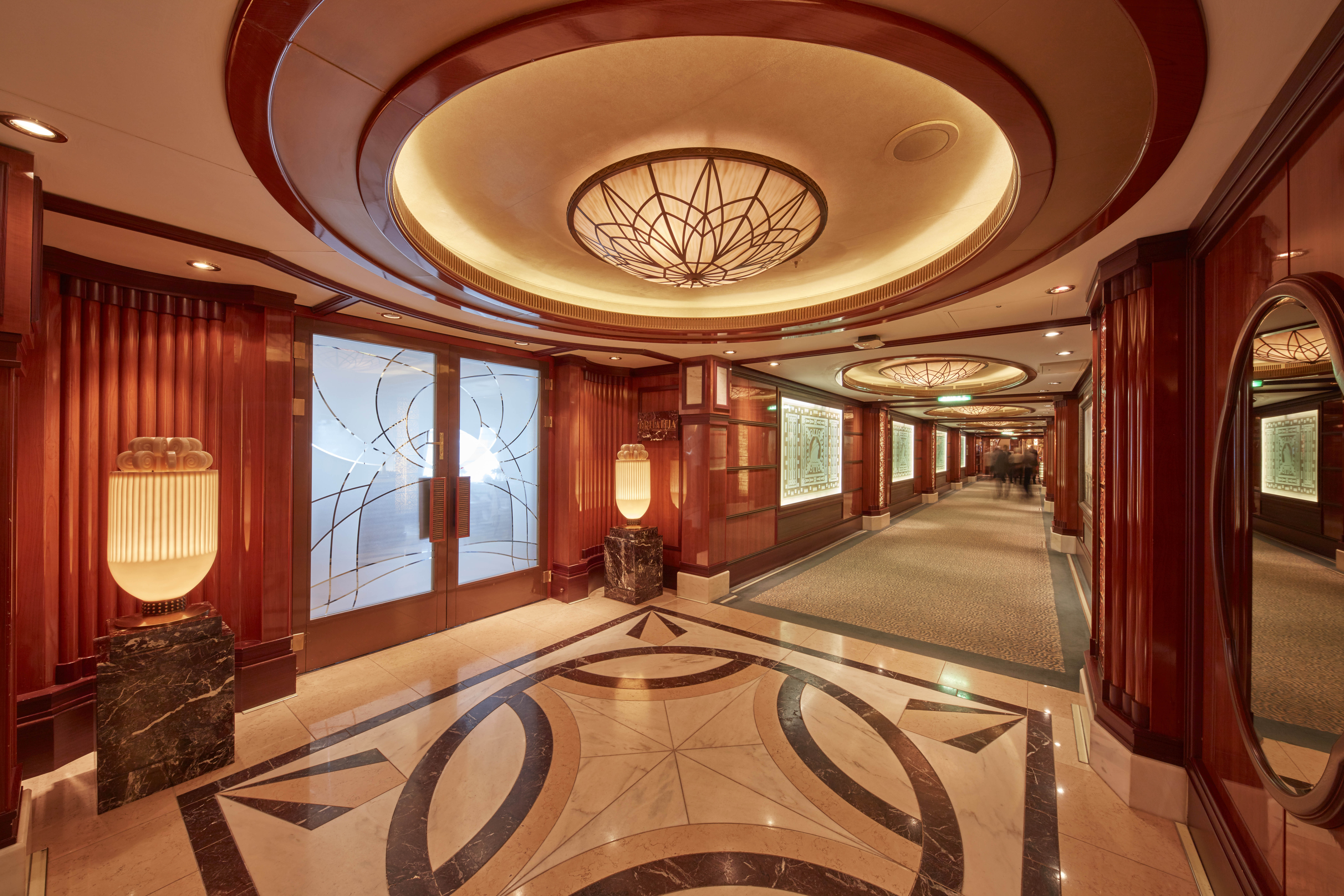 Cunard - Queen Elizabeth - Britannia Club Restaurant.jpg